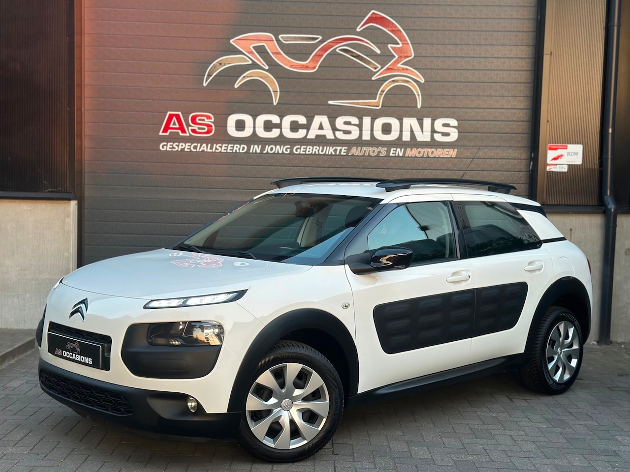 Citroën C4 Cactus - 1.2 PureTech Feel - ParkCam - Cruise - Navi - AutoWereld.nl