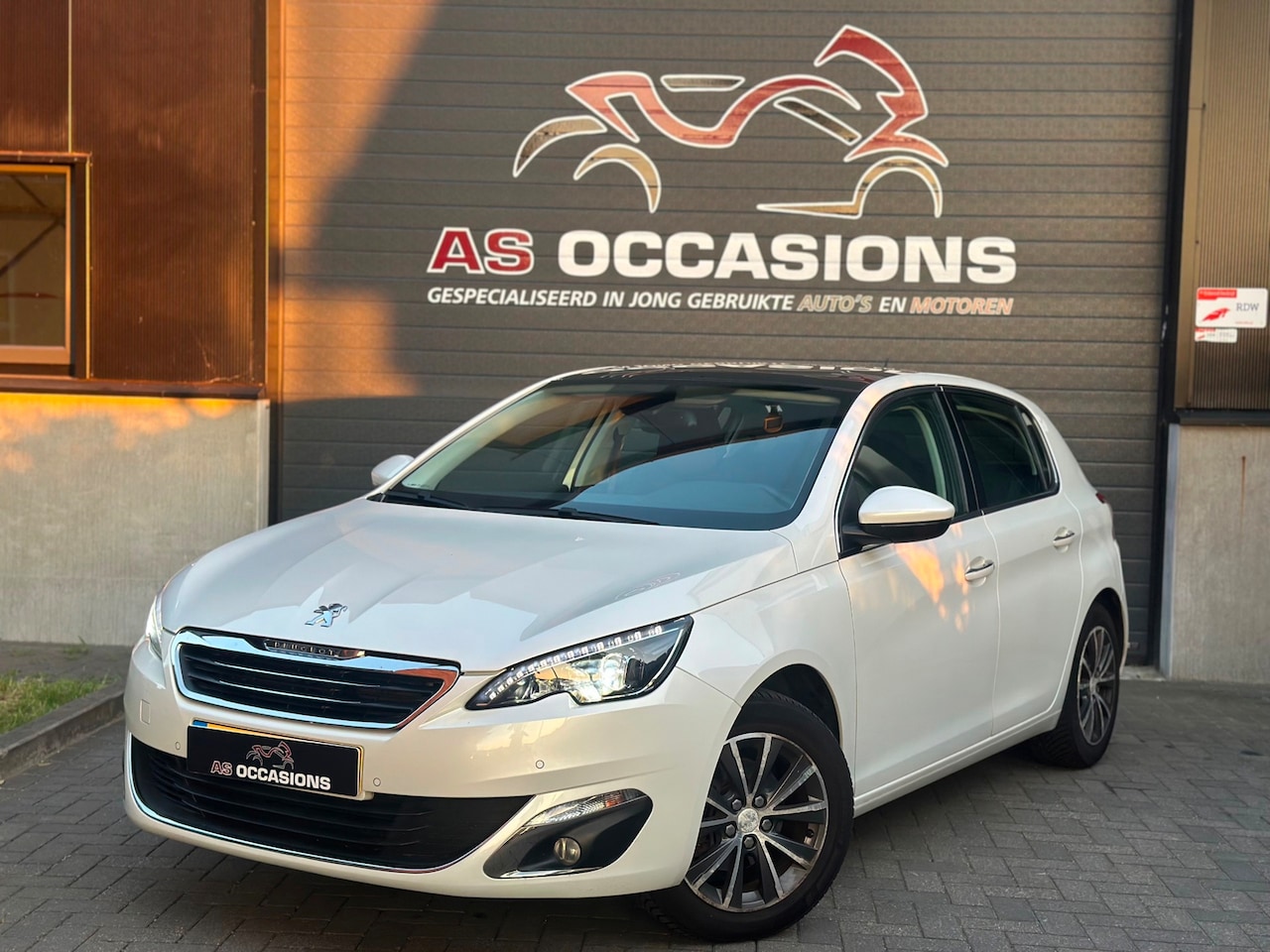 Peugeot 308 - 1.6 THP Première - Dealer OH - Pano - Keyless - AutoWereld.nl