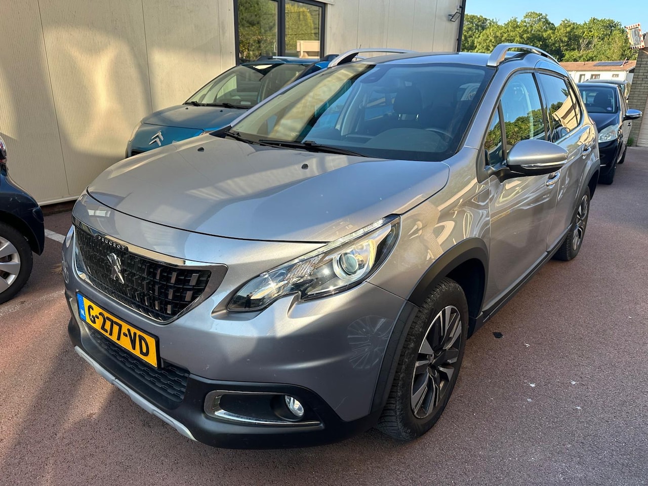 Peugeot 2008 - 1.2 PureTech Allure Automaat 2017 nieuwe Apk - AutoWereld.nl