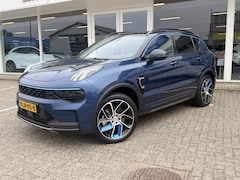 Lynk & Co 01 - 1.5 | Automaat | Zwarte hemel | 360 camera | Adapt. Cruise | Apple/Android | Pano | Keyles