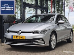 Volkswagen Golf - 1.0 TSI Life | Navigatie via Apple carplay | Climate Control | Parkeersensoren | Licht met
