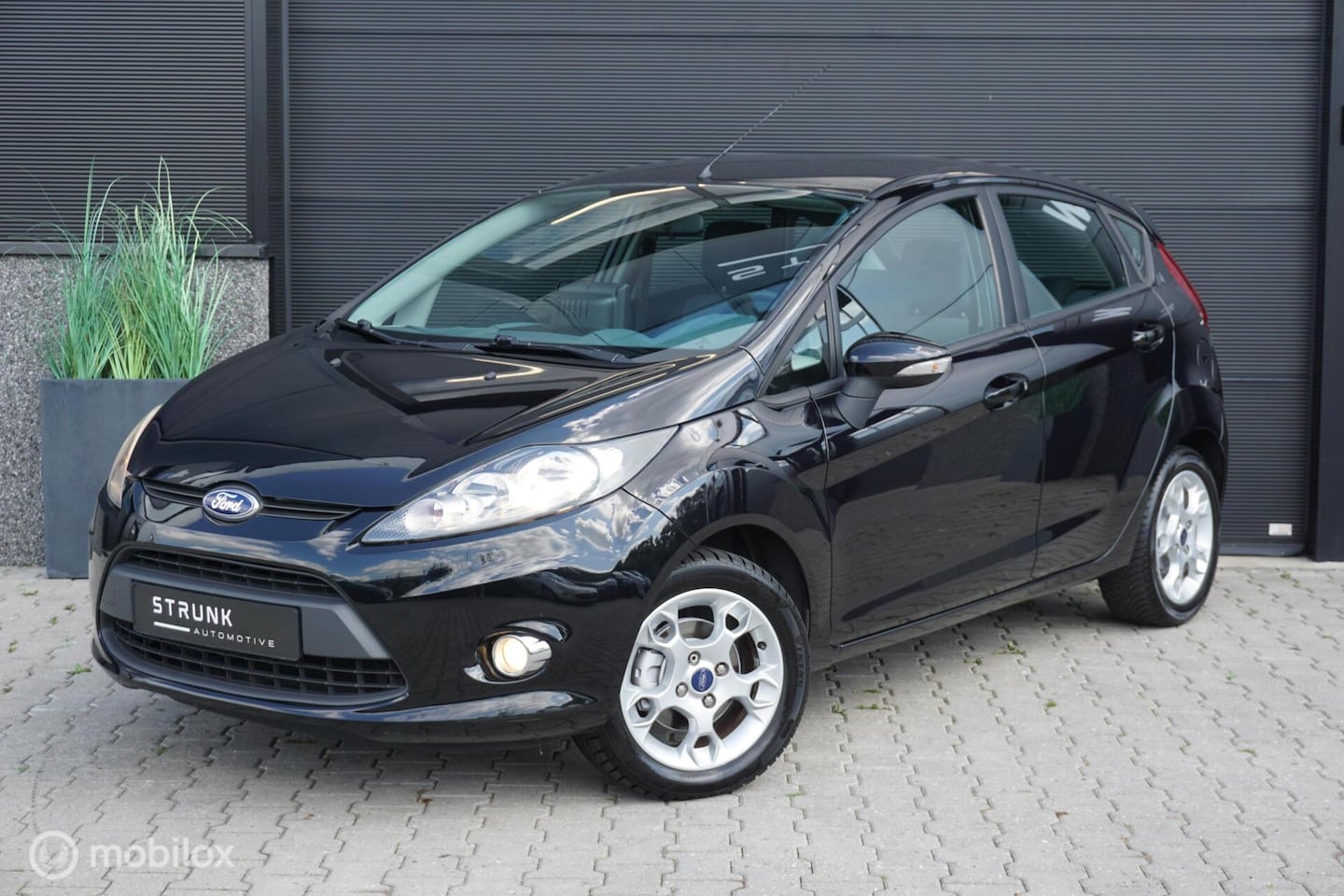 Ford Fiesta - 1.4 Ghia Airco PDC Apple CarPlay LMV Centr Vergr - AutoWereld.nl
