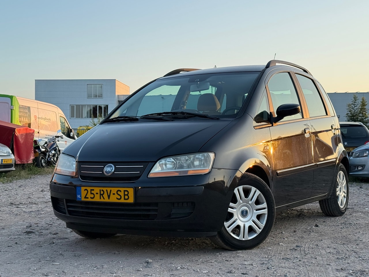 Fiat Idea - 1.4-16V Emotion/ LAAG KM/ ONDERHOUDEN. - AutoWereld.nl