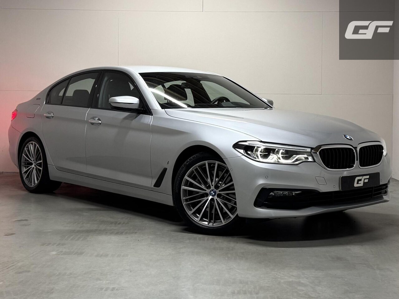 BMW 5-serie - 530e iPerformance M-Sport Leer Sfeer CarPlay Memory - AutoWereld.nl