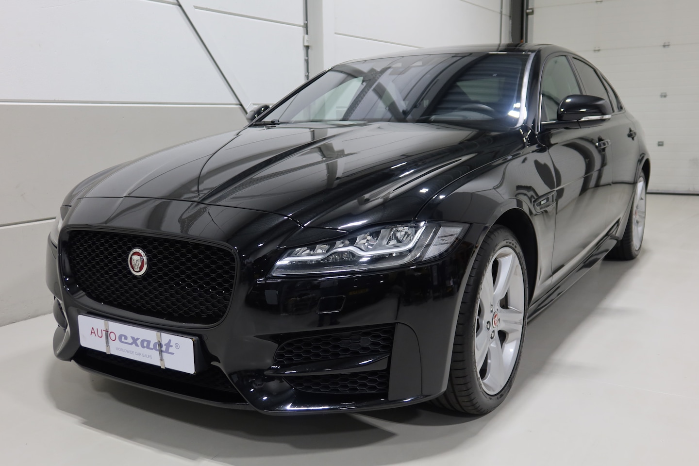 Jaguar XF - 2.0t AWD 300 Sport 2.0t AWD 300 Sport - AutoWereld.nl