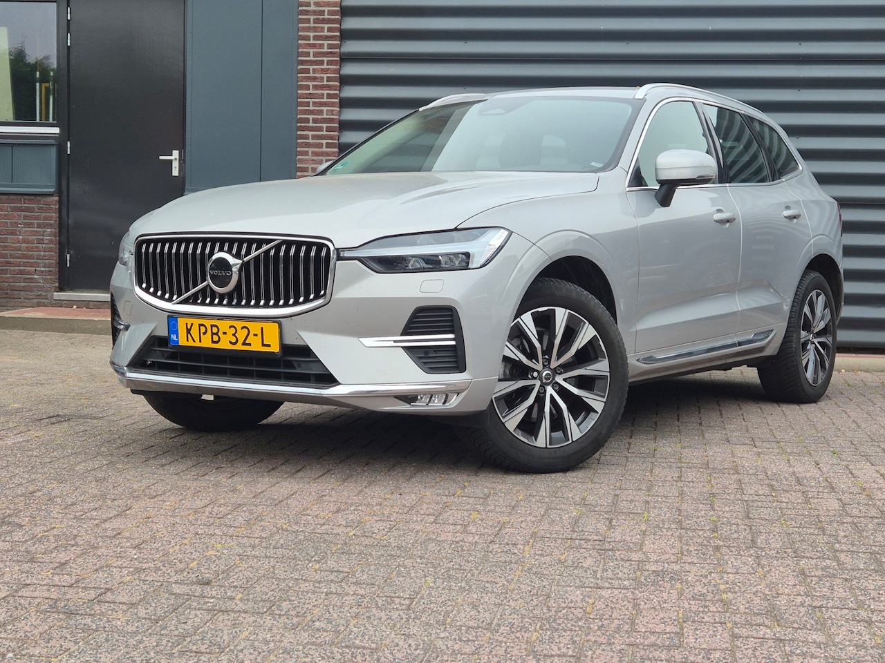 Volvo XC60 - 2.0 B5 Inscription | Trekhaak | Camera | Leer | - AutoWereld.nl