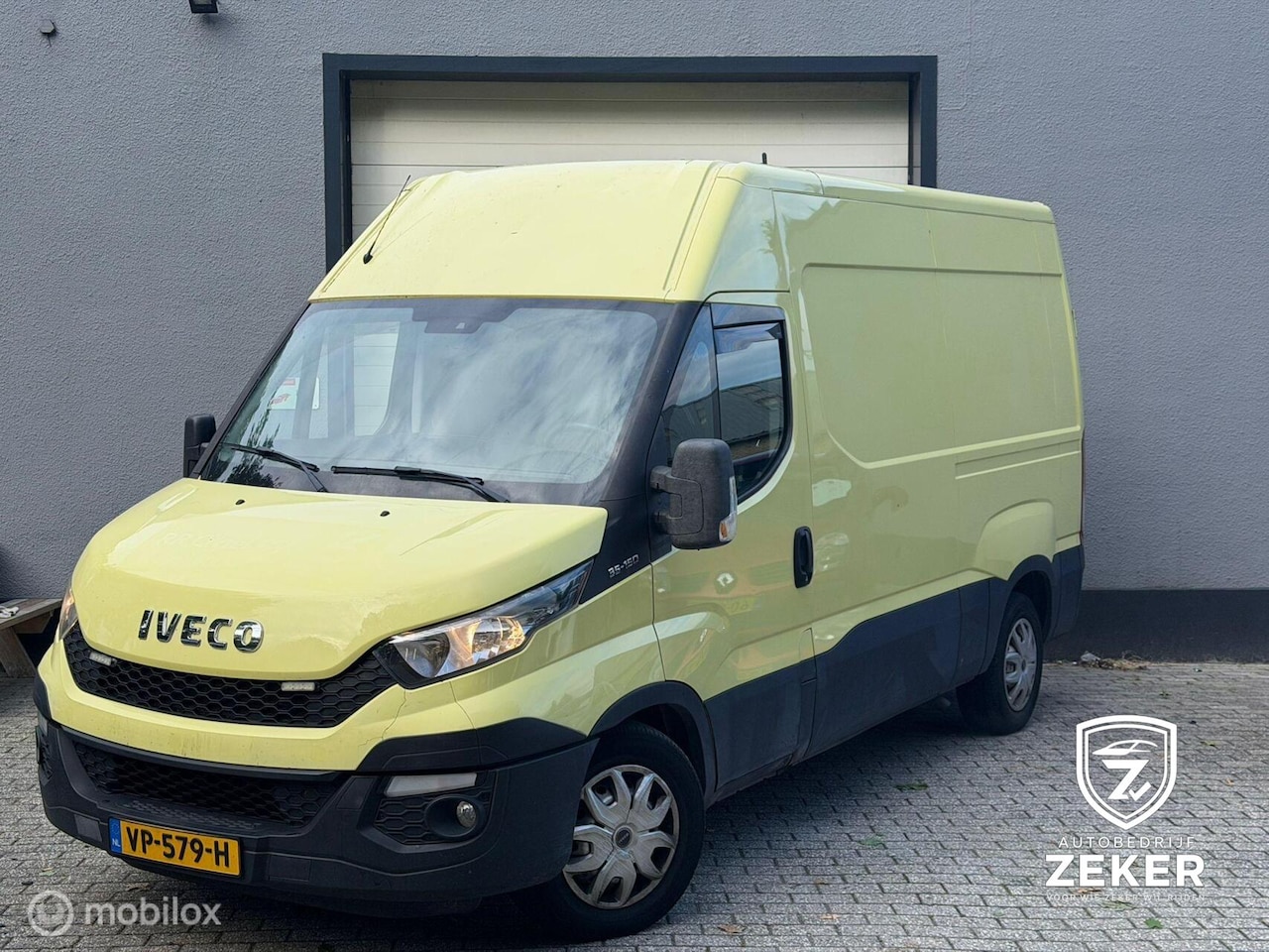 Iveco Daily - 35S15V 2.3 352 H3 L / airco / cruise / leer / - AutoWereld.nl