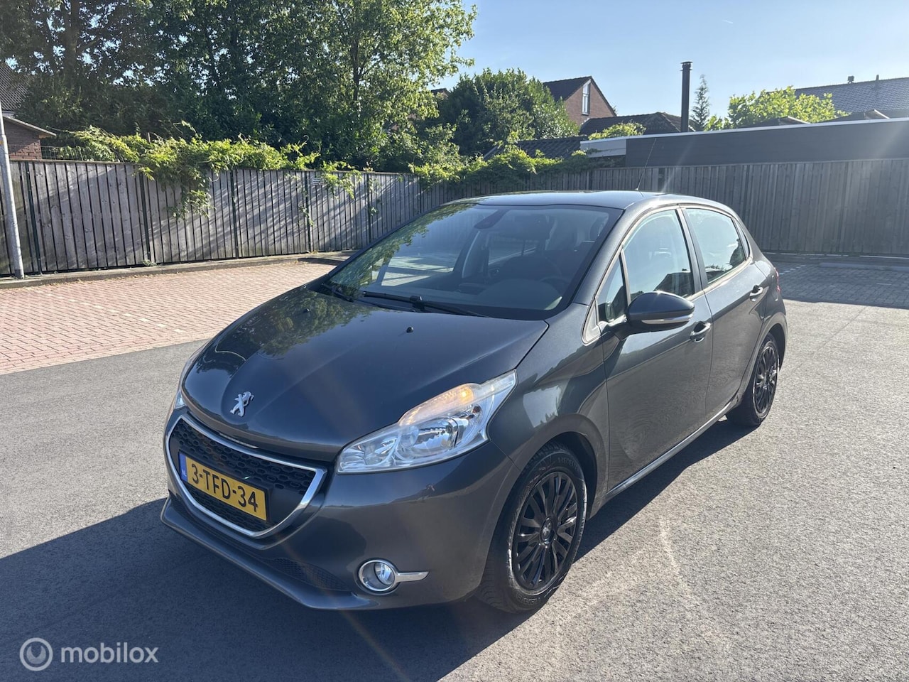 Peugeot 208 - 1.2 VTi Active 2014 Grijs Navi Airco - AutoWereld.nl