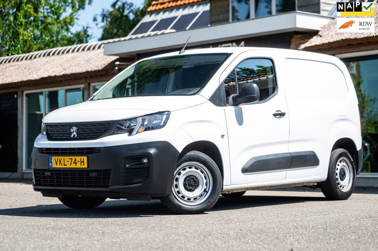Peugeot Partner - 1.2 PureTech Premium Airco I Cruise I Parkeersensoren I Bluetooth I Navigatie I NAP I Benz - AutoWereld.nl