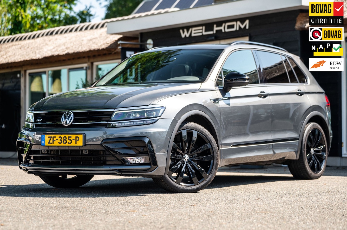 Volkswagen Tiguan - 1.5 TSI ACT Highline Business R Panoramadak I Trekhaak I NL Auto I NAP I Dynaudio I Adapti - AutoWereld.nl