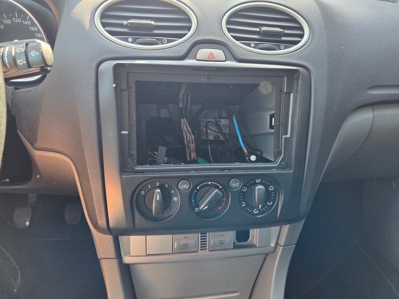 Ford Focus Wagon - 1.6 Comfort 1.6 Comfort