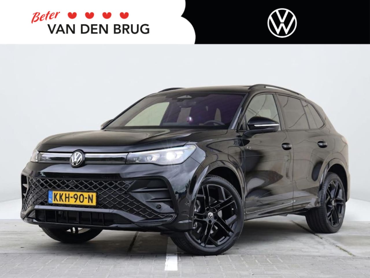 Volkswagen Tiguan - R-Line Edition 1.5 eHybrid 272 PK | Head-Up | Trekhaak | LED Matrix | Black Style | Panora - AutoWereld.nl