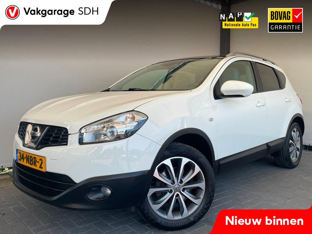 Nissan Qashqai - 1.6 Acenta|Eerste eigenaar|Lederen bekleding|Stoelverwarming|Glazen dak|Trekhaak - AutoWereld.nl