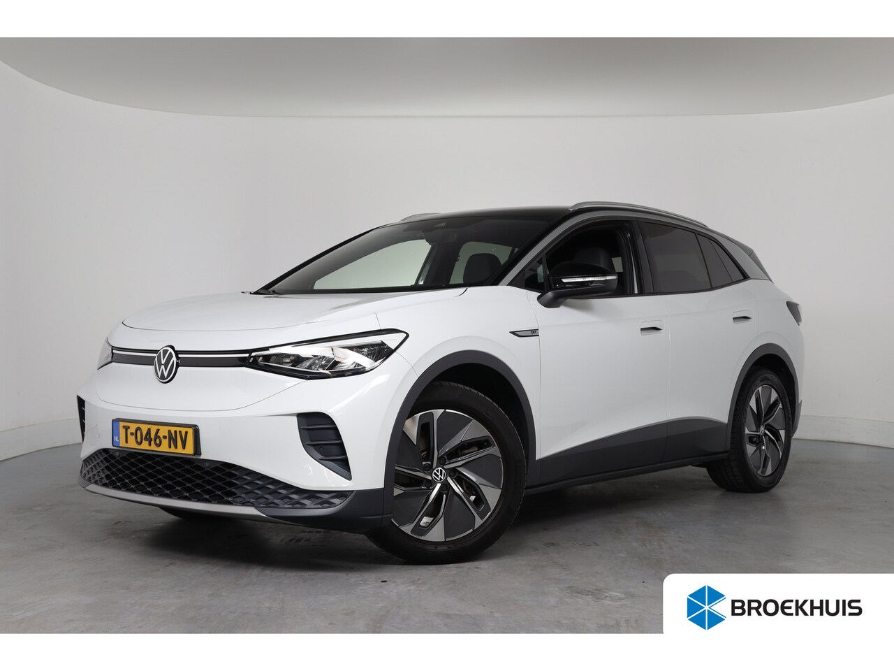 Volkswagen ID.4 - First 77 kWh | Trekhaak | LED | Sfeerverlichting | Camera | Navi | Clima | Stoelverwarming - AutoWereld.nl