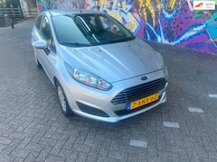 Ford Fiesta - 1.6 TDCi Lease Style airco 5 deuren elektrisch pakket bouwjaar 2014 Koppeling zit hoog. In