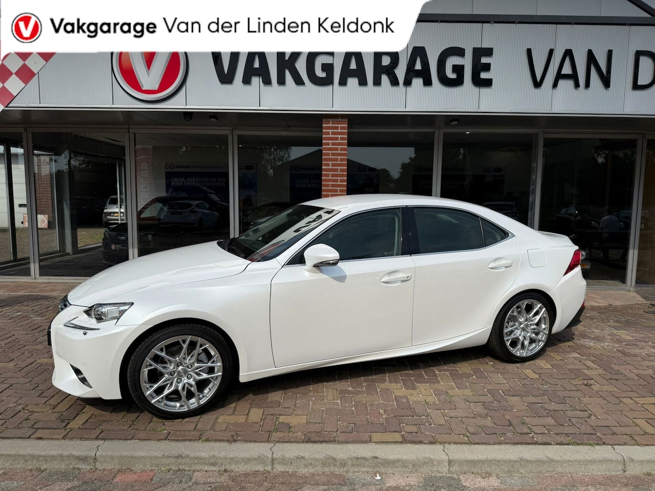 Lexus IS - 300h Business 2.5 Hybr 2016 Cruise - AutoWereld.nl