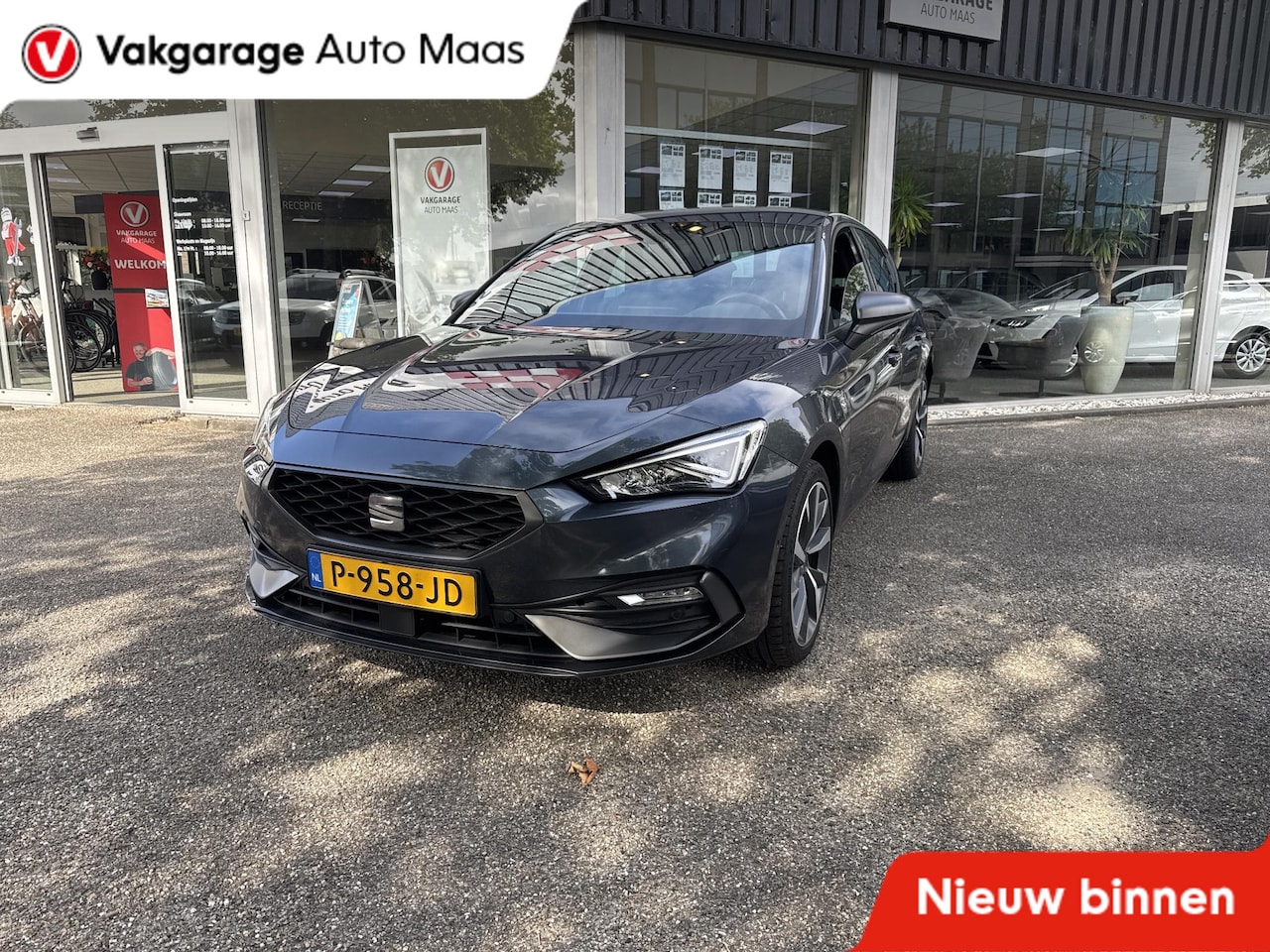 SEAT Leon - 1.4 TSI eHybrid PHEV FR Business Intense Camera/ Adapt Cruise Control/ Stuurverwarming/ St - AutoWereld.nl