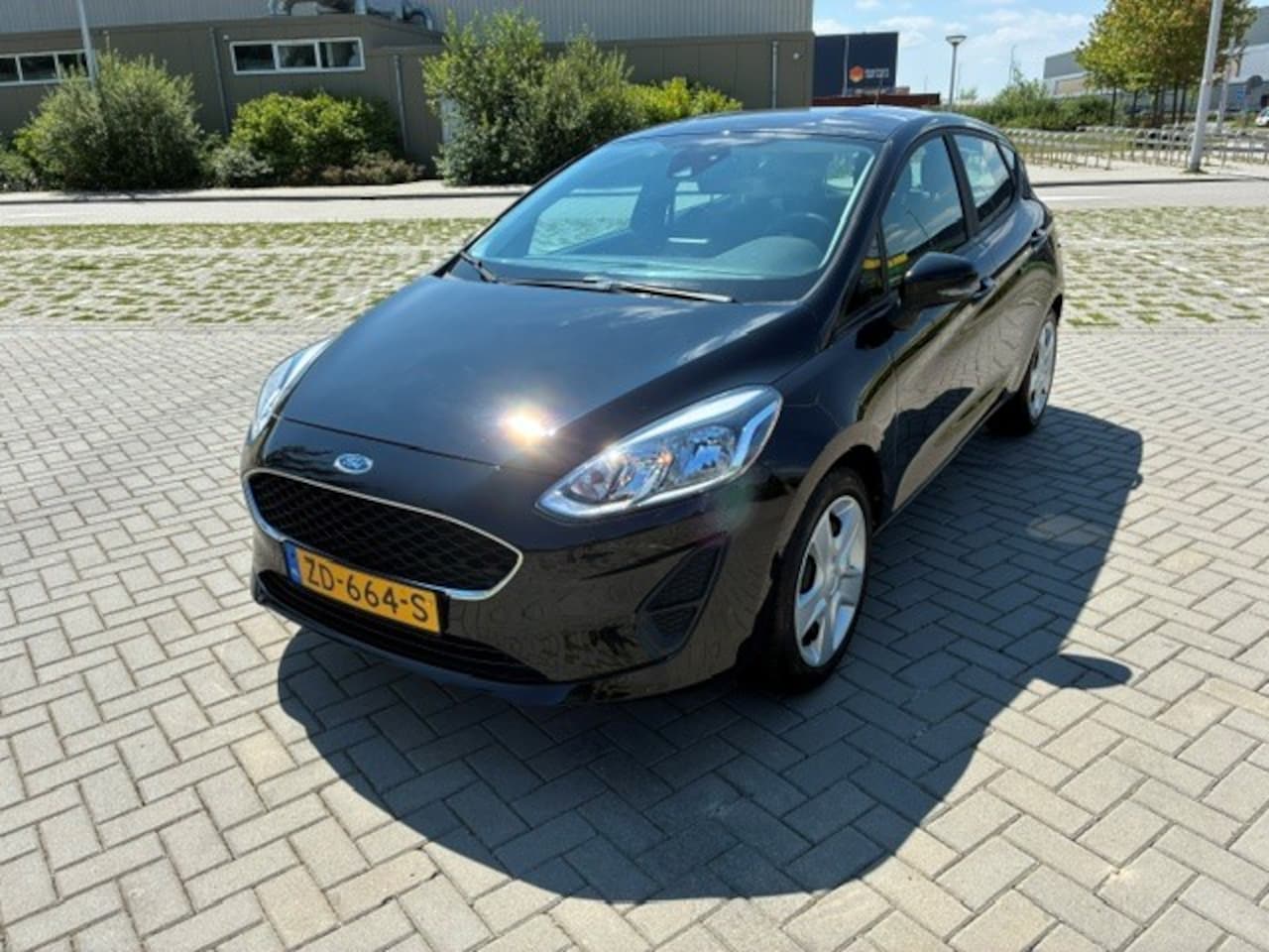 Ford Fiesta - 1.1 70pk 5D Trend Airco, Navi, Cruisecontrol - AutoWereld.nl