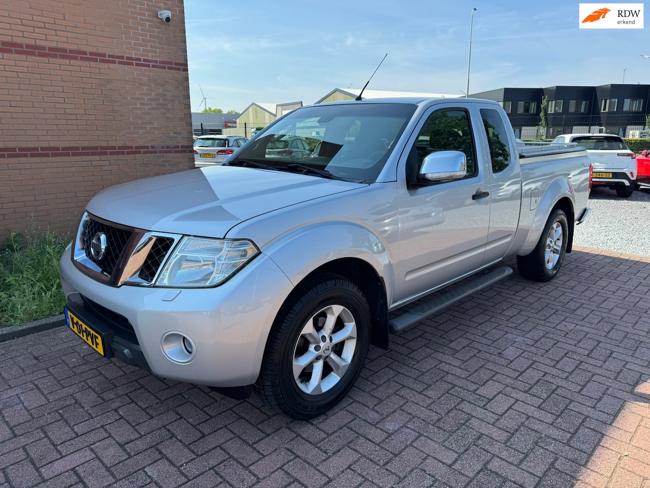 Nissan Navara - 2.5 dCi XE King Cab 2.5 dCi XE King Cab, 4x4, sperdifferentieel, Navigatie, Climatronic, Trekhaak, - AutoWereld.nl