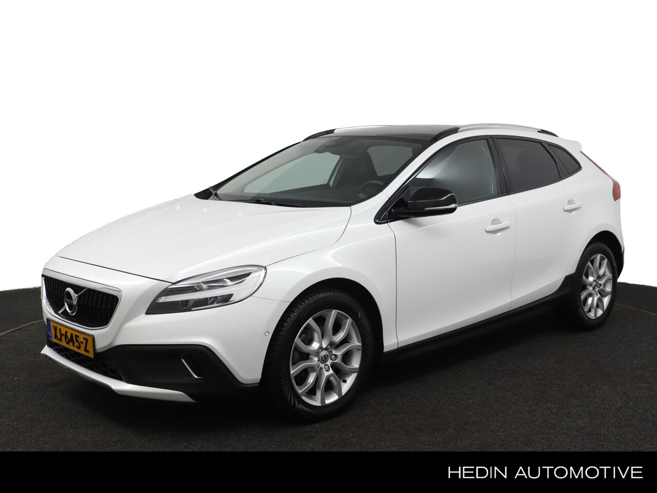Volvo V40 Cross Country - 1.5 T3 Polar+ Luxury | Automaat | Leder | Panoramadak | Premium harman/kardon audio-instal - AutoWereld.nl
