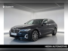 BMW 5-serie Touring - 540i xDrive Luxury Line | Panorama | 20" | Driving Assistant Professional | Standkachel