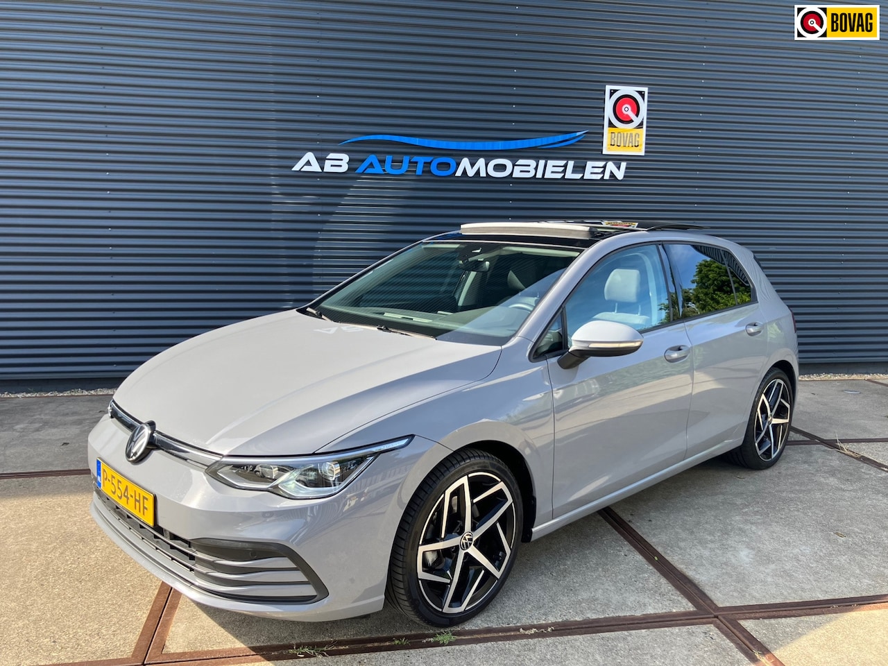 Volkswagen Golf - TSI Life Business PANORAMA DAK/ CARPLAY/ CAMERA - AutoWereld.nl