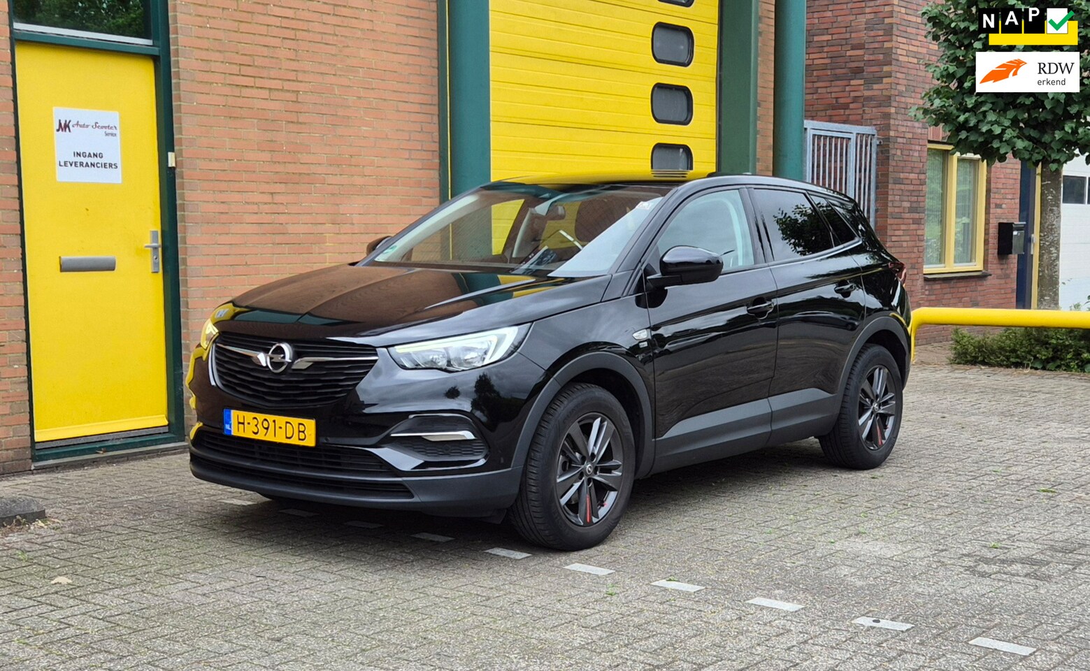Opel Grandland X - 1.2 Turbo 120 Jaar Edition 1.2 Turbo 120 Jaar Edition, Airco! Cruise Control! Trekhaak! - AutoWereld.nl