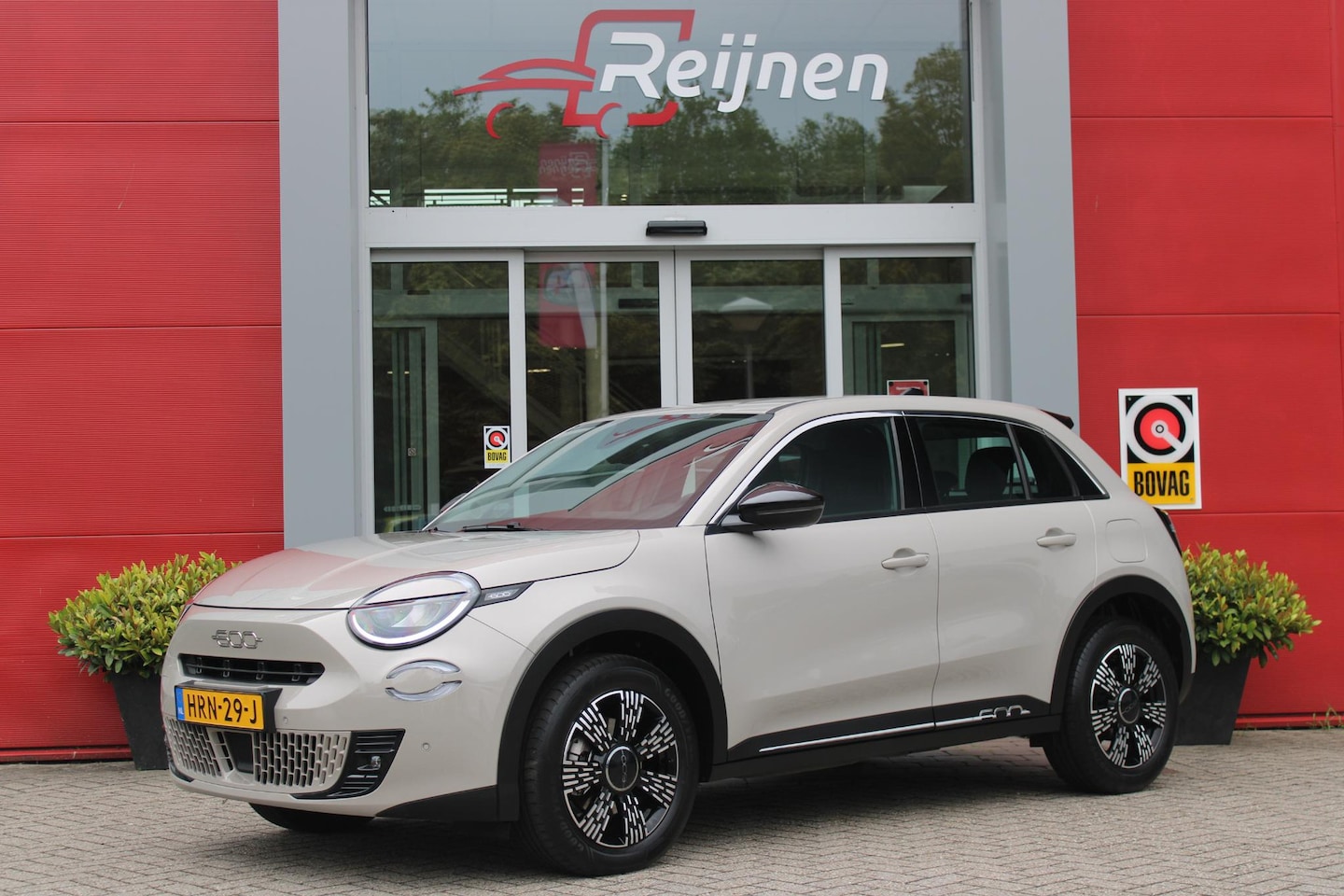 Fiat 600 - 1.2 Hybrid 110PK AUTOMAAT URBAN | STOEL/VOORRUIT VERWARMING | KEYLESS ENTRY/START | 17" LI - AutoWereld.nl