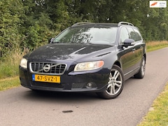 Volvo V70 - 2.0 D3 Momentum | Cruise control + Navi + Leder Nu € 3.950,