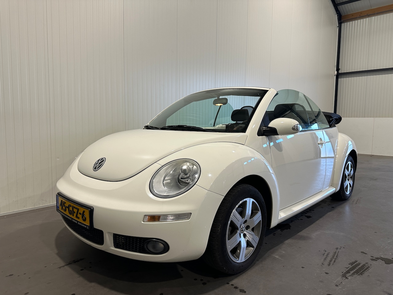 Volkswagen New Beetle Cabriolet - 2.0 Highline - AutoWereld.nl