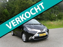 Toyota Aygo - 1.0 VVT-i x-sport . 5 Drs . Airco . Cruiscontrol . LMV . Scherm met achteruit rij camera .