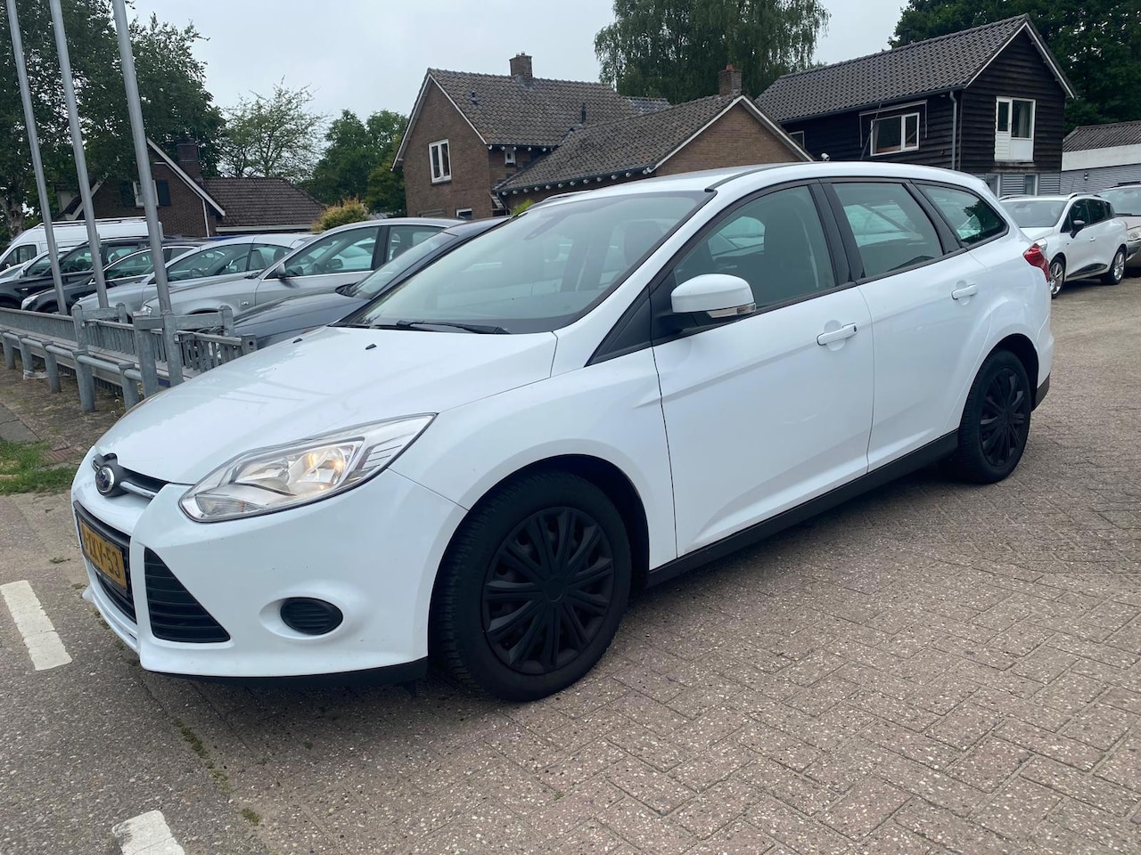 Ford Focus Wagon - 1.6 TDCI Lease Trend - Airco - Cruise Control - Bluetooth - Trekhaak - Parkeersensoren - 2 - AutoWereld.nl