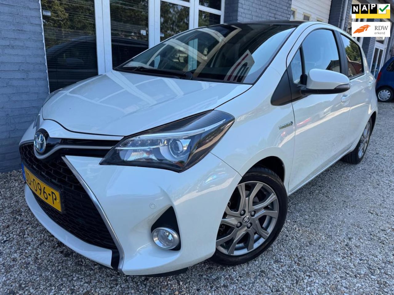 Toyota Yaris - 1.5 Hybrid Dynamic KEYLESS, CLIMAT, CAMERA , ORIGINEEL WEINIG KM, 1ste EIGENAAR - AutoWereld.nl