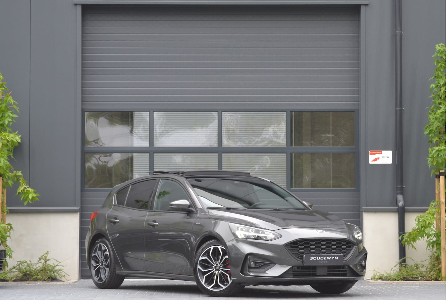 Ford Focus - 1.0 EcoBoost ST Line Business Panoramadak | Stoel/stuur/voorruit verwarming | Camera | Car - AutoWereld.nl