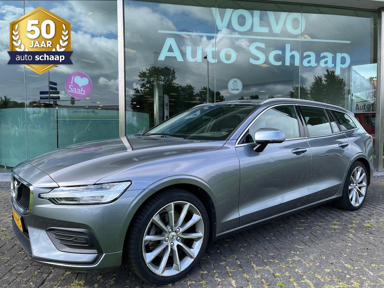 Volvo V60 - 2.0 T4 Momentum Pro Automaat | Rijklaar incl garantie | Adaptieve cruise  control Trekhaak - AutoWereld.nl