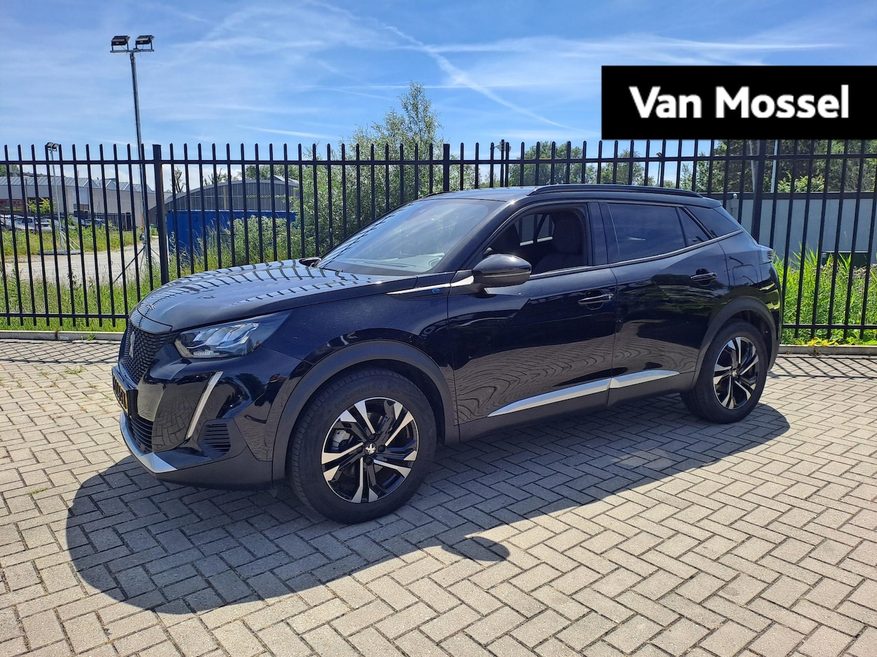 Peugeot e-2008 - EV Allure Pack 50 kWh | Camera | Apple Carplay/Android Auto | Climate control | Stoelverwa - AutoWereld.nl