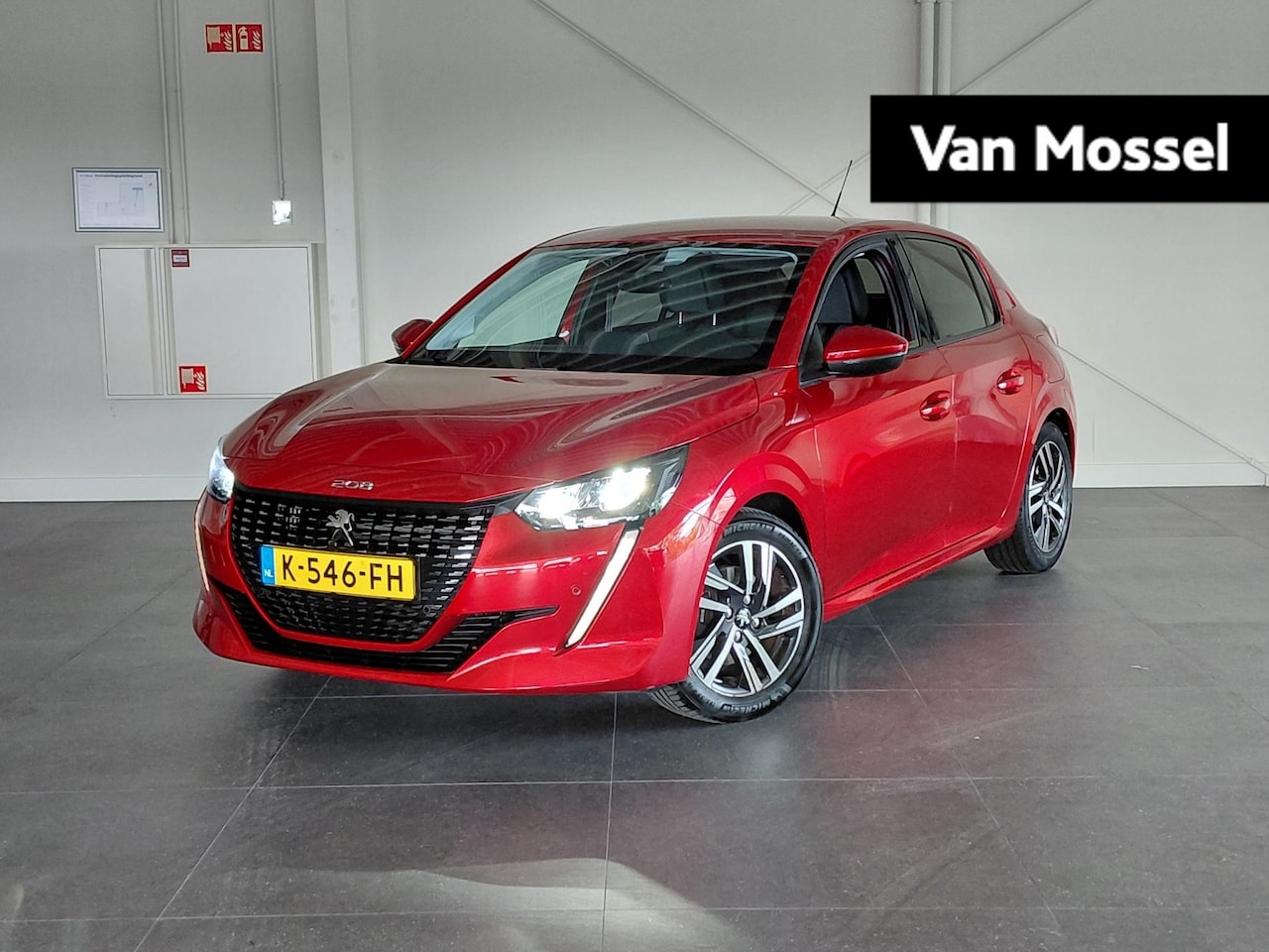 Peugeot 208 - 1.2 PureTech Allure | Camera | Apple Carplay/Android Auto | Climate control - AutoWereld.nl