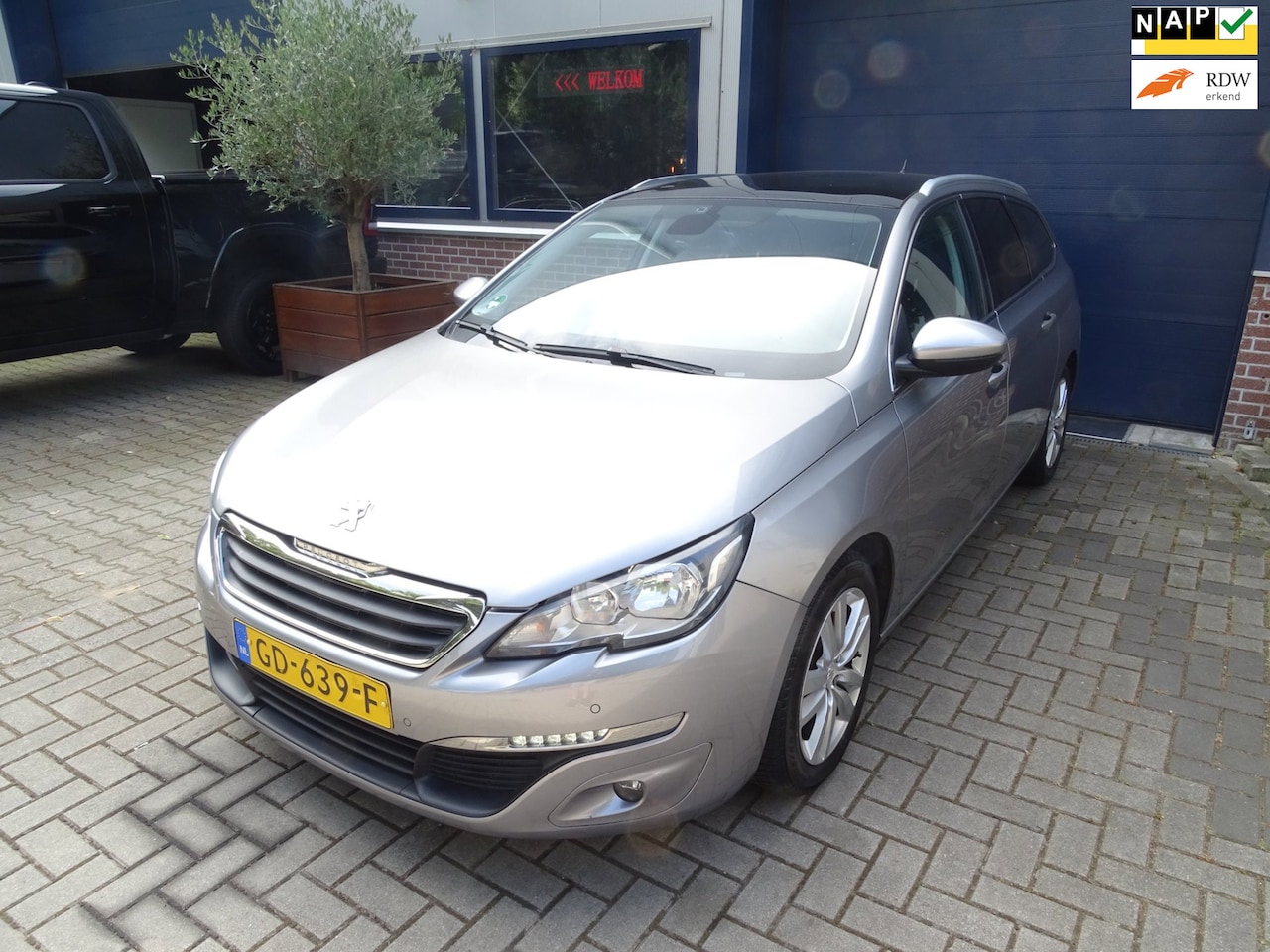 Peugeot 308 SW - 1.2 PureTech Blue Lease Executive 1.2 PureTech Blue Lease Executive - AutoWereld.nl