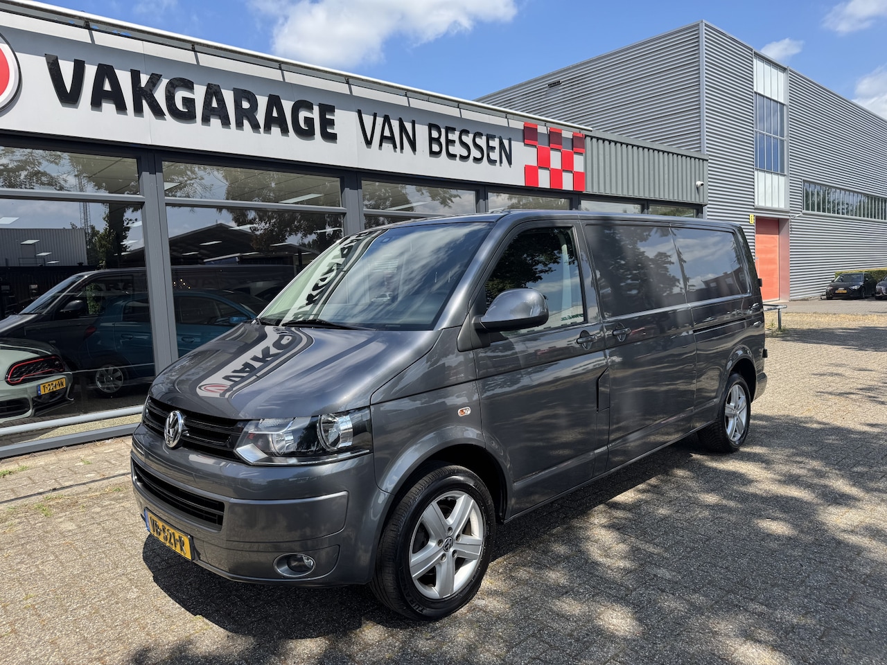 Volkswagen Transporter - 2.0 TDI L2H1 DC Trendline LEER-CAMERA-MARGE - AutoWereld.nl