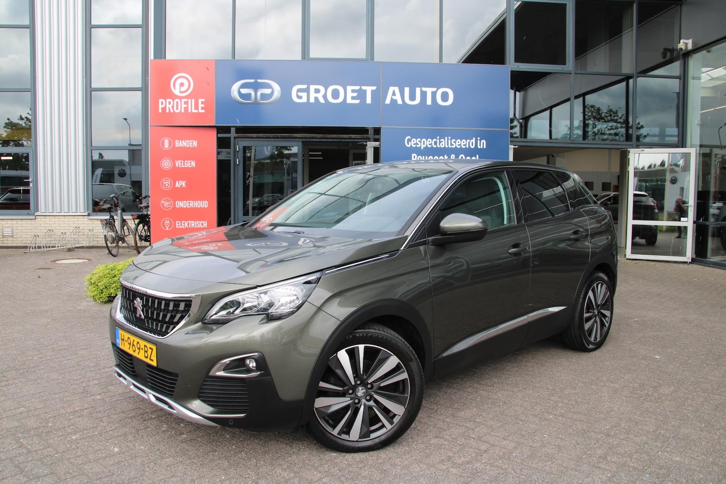 Peugeot 3008 - 1.2 PureTech 130pk Blue Lease Premium Avantage Aut Airco Navi Camera Carplay Trekhaak Zeer - AutoWereld.nl