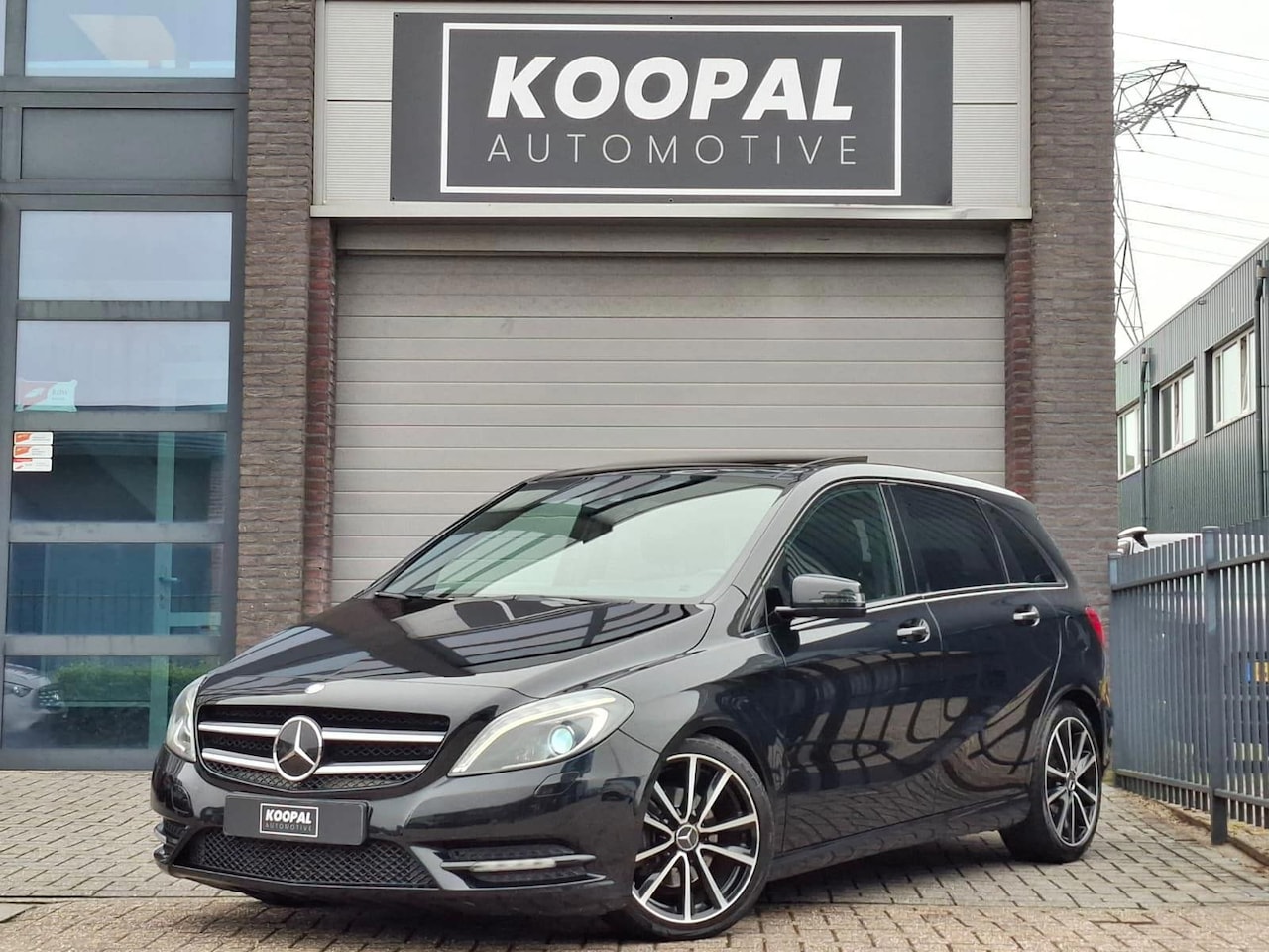 Mercedes-Benz B-klasse - 200 | Pano | Bi-Xenon | Leer | Camera | Trekhaak - AutoWereld.nl