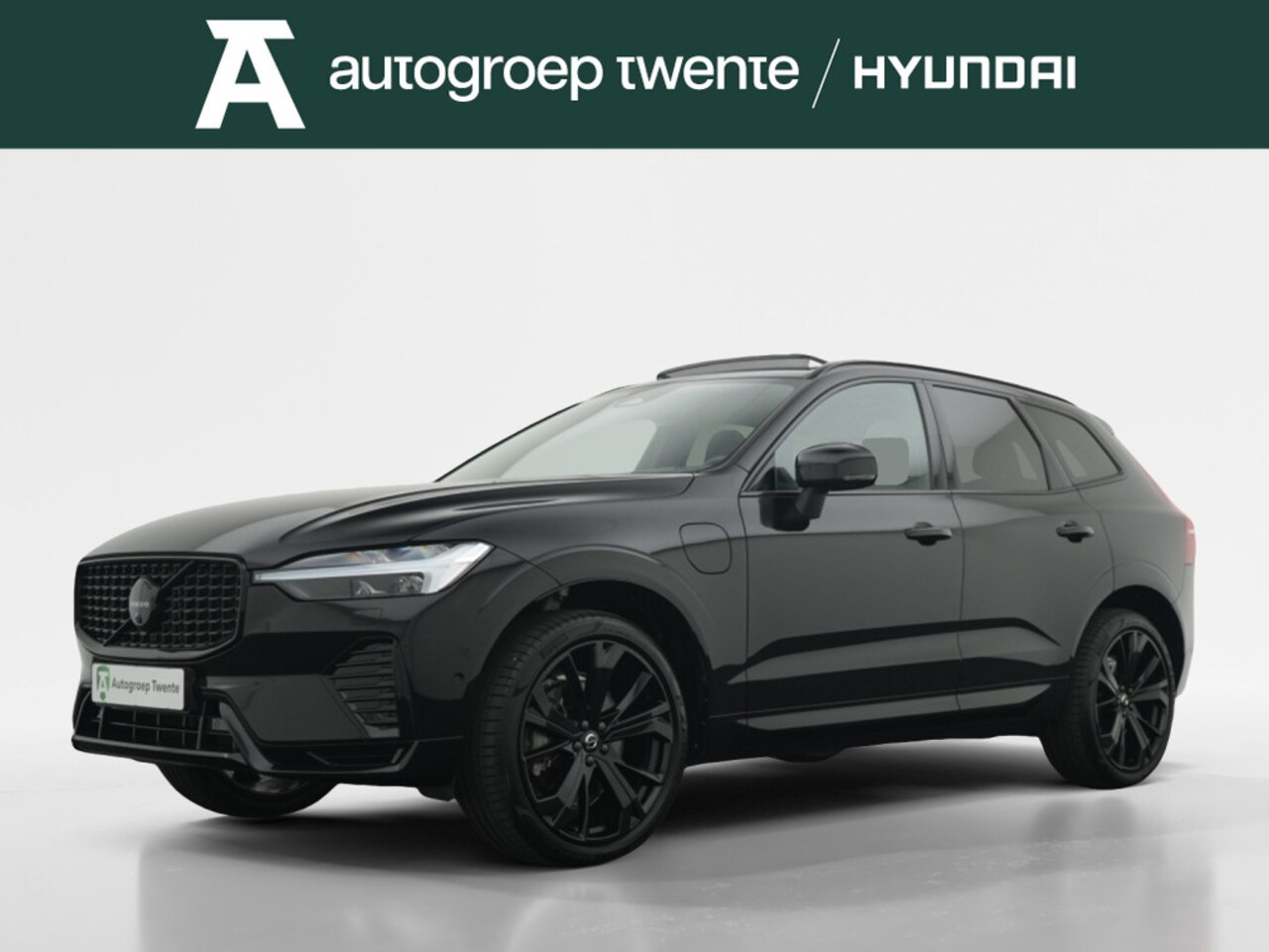 Volvo XC60 - 2.0 T6 AWD + Black Edition 350PK | Pano | Camera | Trekhaak - AutoWereld.nl