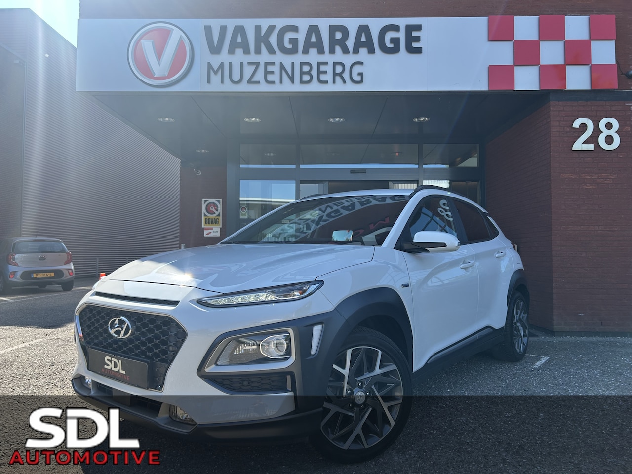 Hyundai Kona - 1.6 GDI HEV Premium // FULL LED // NAVI + CARPLAY // ELEK. STOELEN // KEYLESS // ADAPTIVE - AutoWereld.nl