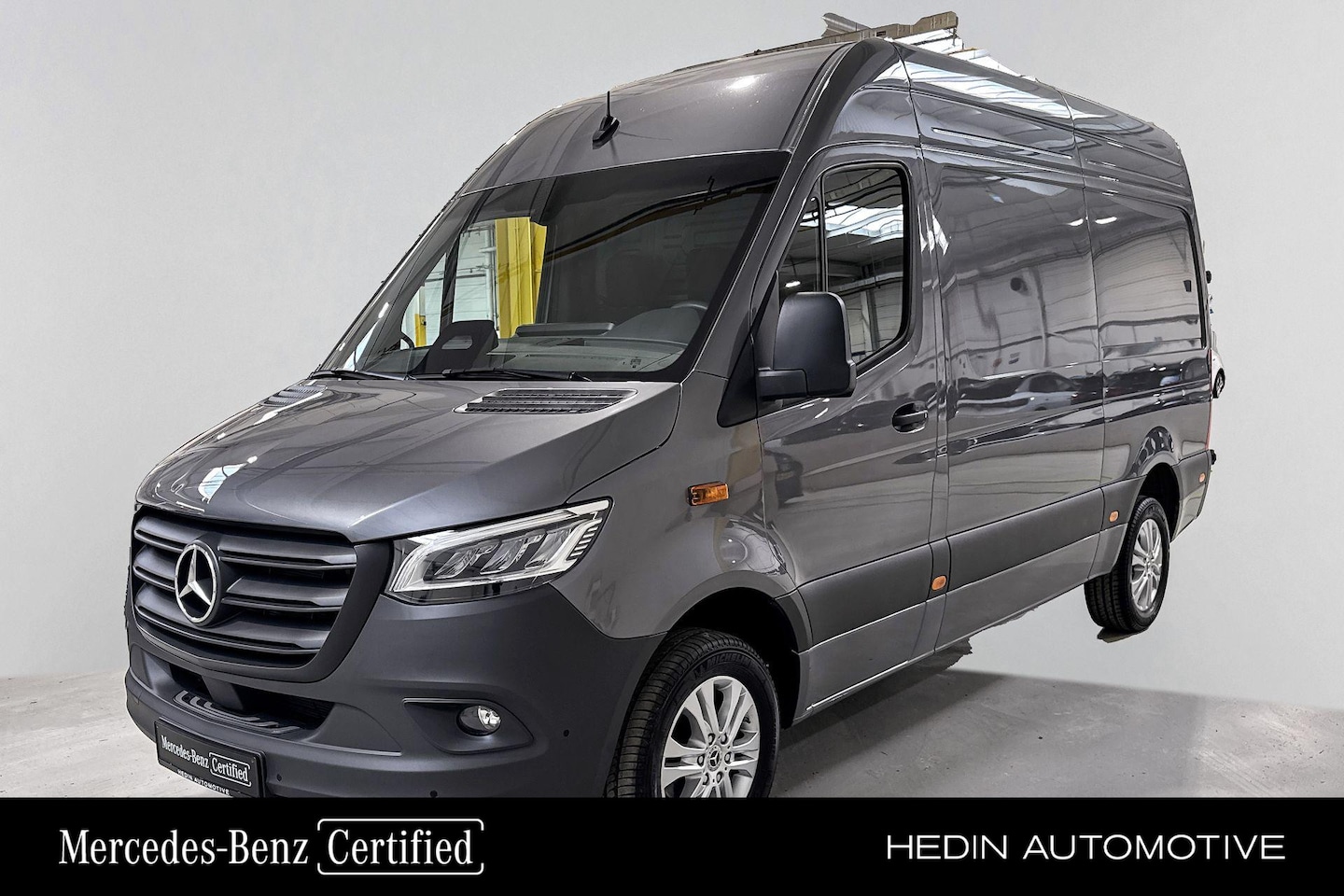 Mercedes-Benz Sprinter - 317 Diesel L2/H2 Automaat RWD | LED | Parkpilot | Stoelverwarming | Airco | Zijwindassiste - AutoWereld.nl