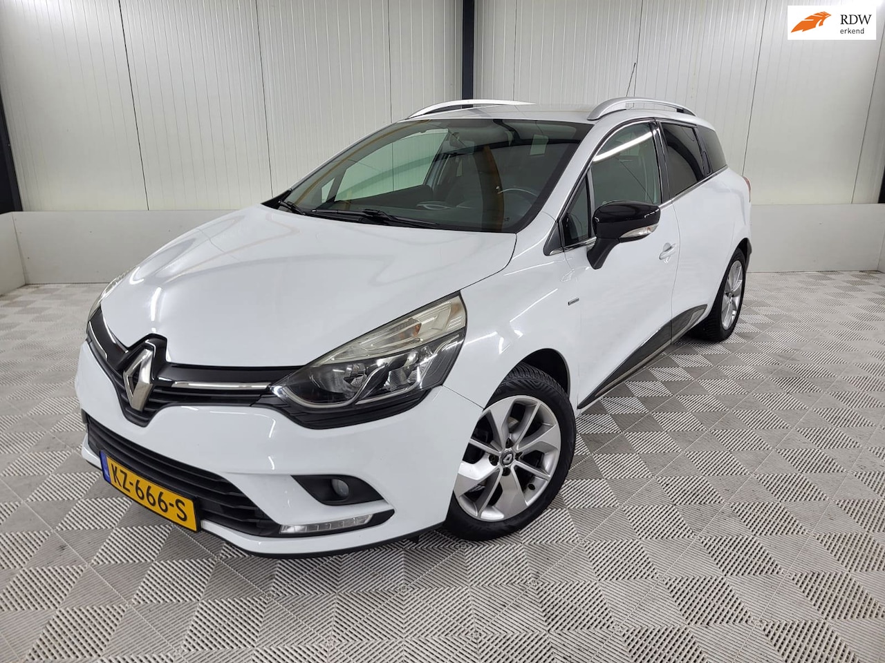 Renault Clio Estate - 0.9 TCe Limited 0.9 TCe Limited, Navigatie, Parkeersensoren - AutoWereld.nl