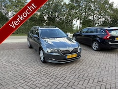 Skoda Superb Combi - 1.4 TSI Ambition TREKHAAK NAVI CARPLAY CLIMA