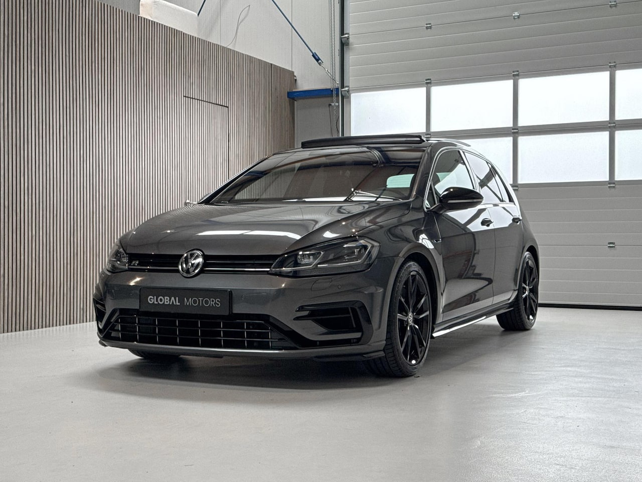 Volkswagen Golf - 2.0 TSI 4Motion R - PANORAMADAK - AUTOMAAT - VIRTUAL COCKPIT - DYNAUDIO - KEYLESS - LEER - - AutoWereld.nl