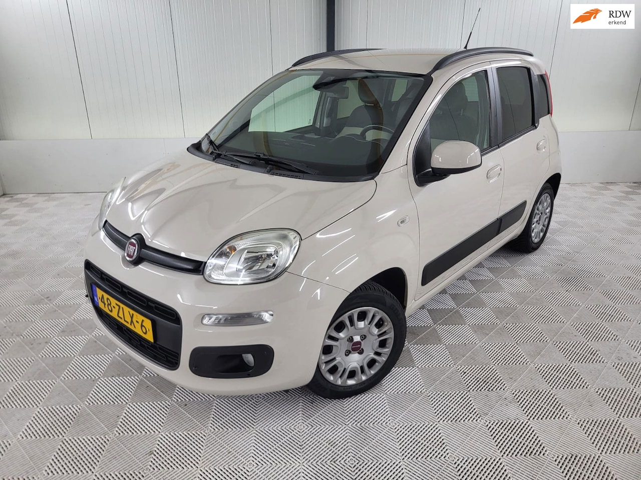 Fiat Panda - 0.9 TwinAir Lounge 0.9 TwinAir Lounge, Automaat, Trekhaak, Parkeersensoren - AutoWereld.nl