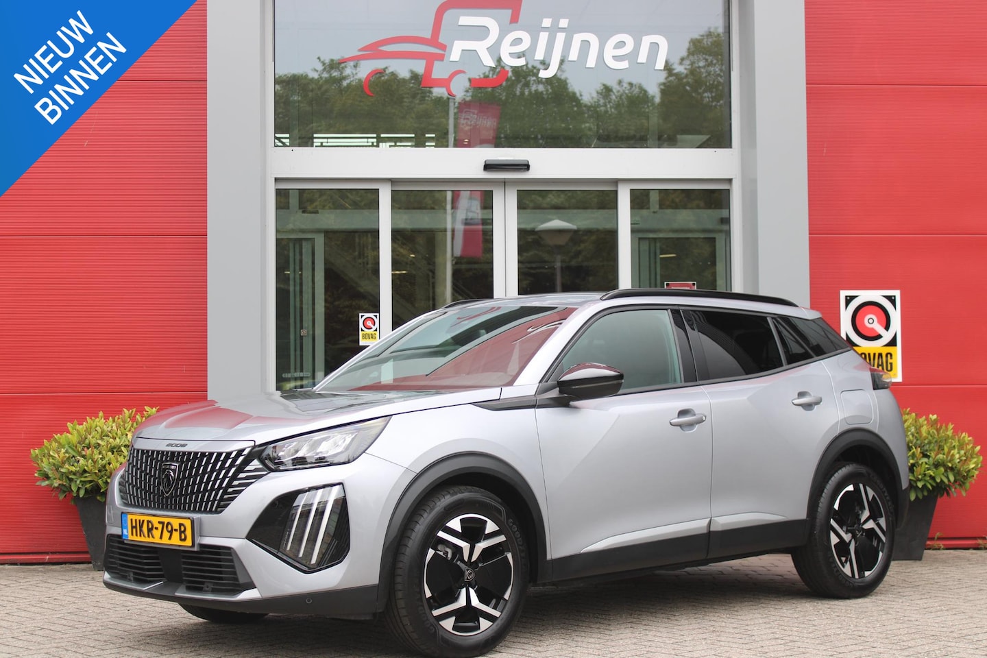 Peugeot 2008 - 1.2 100PK ALLURE | NAVIGATIE | PARKEERSENSOREN VOOR + ACHTER | KEYLESS ENTRY/START | LICHT - AutoWereld.nl