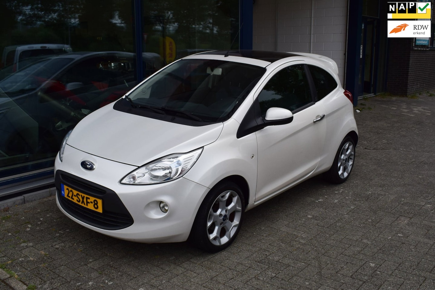 Ford Ka - 1.2 Titanium X / Climate Control, Panorama dak, Parelmoer lak, Lichtmetalen velgen - AutoWereld.nl